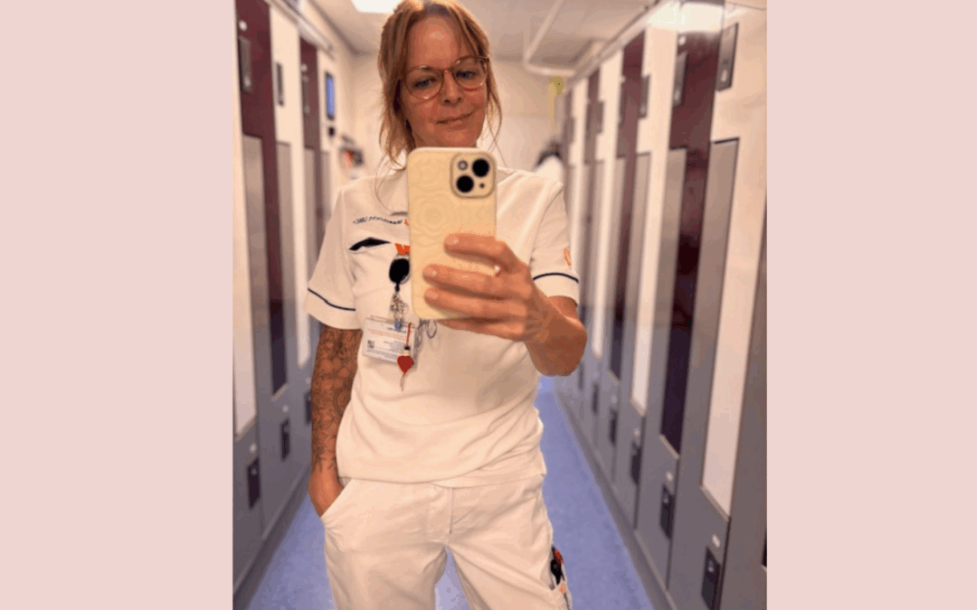 Christel Hataney in zorgassistent-uniform tijdens haar laatste periode in loondienst bij MUMC+